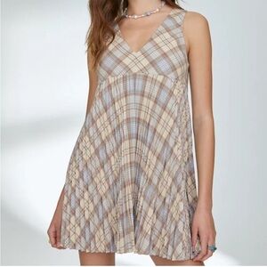 SUNDAY BEST | Aritzia “Trish” dress pleated v-neck blue brown plaid medium